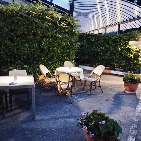 Motel Est Peschiera Borromeo Exterior foto