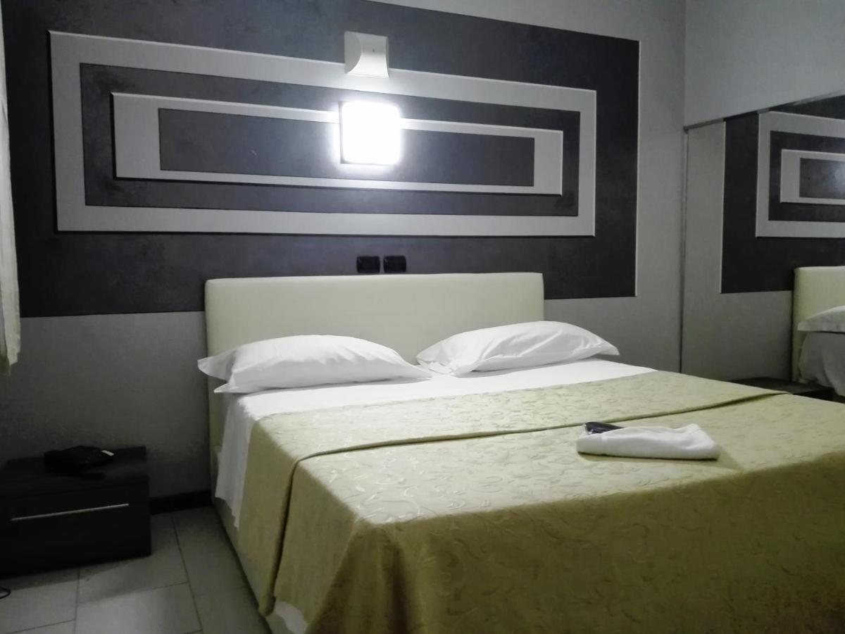 Motel Est Peschiera Borromeo Exterior foto
