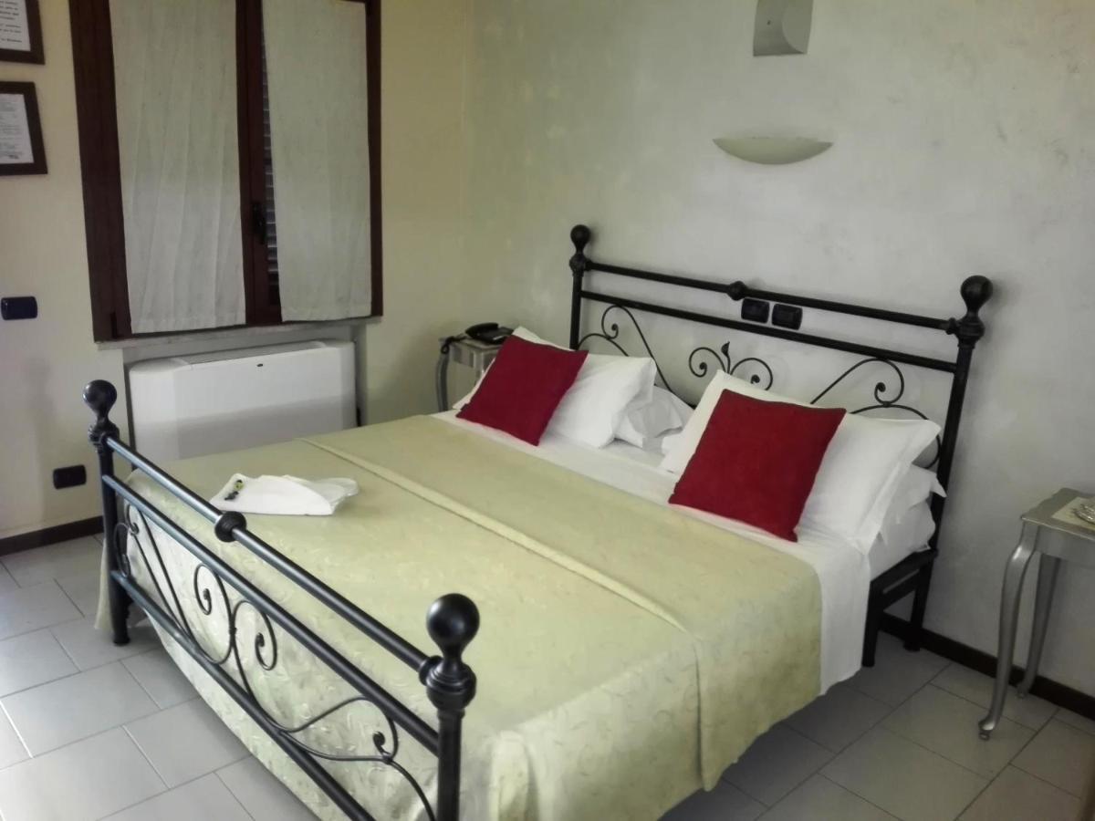 Motel Est Peschiera Borromeo Exterior foto