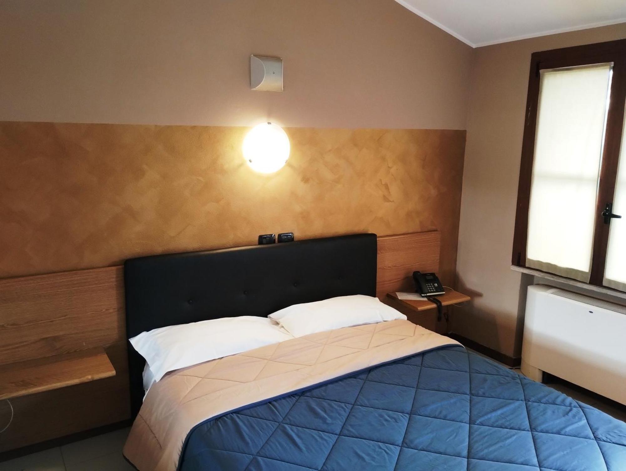 Motel Est Peschiera Borromeo Exterior foto