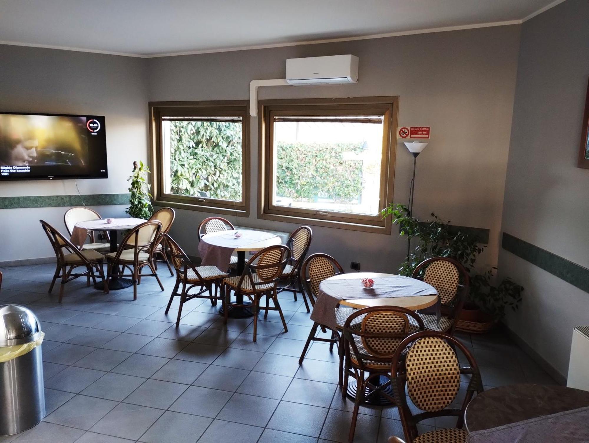 Motel Est Peschiera Borromeo Exterior foto
