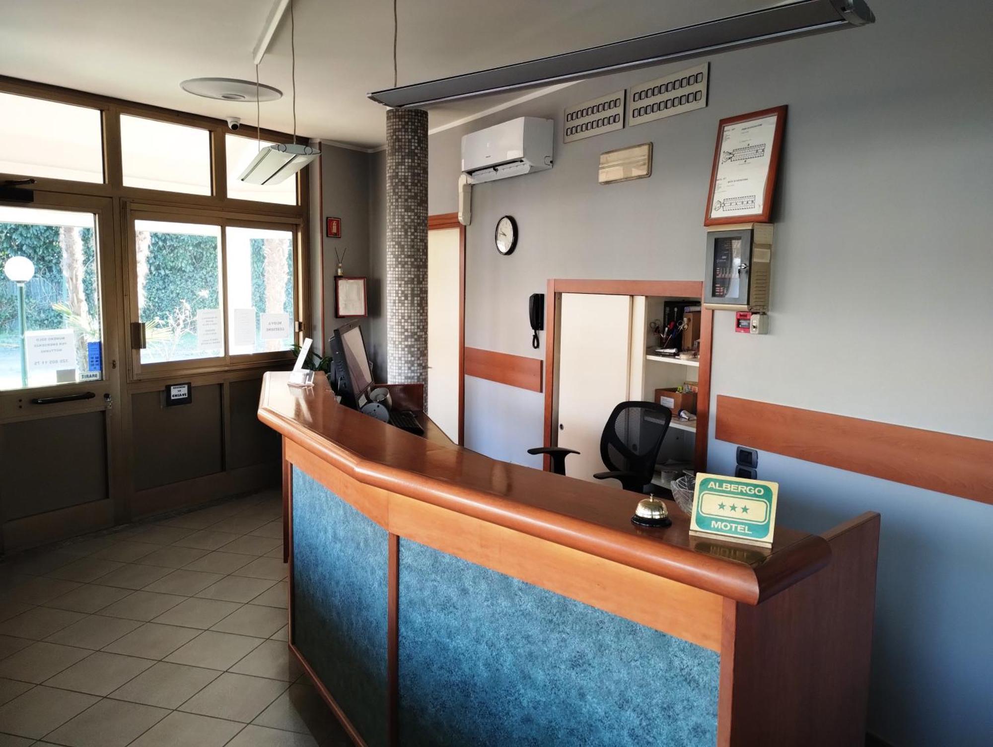 Motel Est Peschiera Borromeo Exterior foto