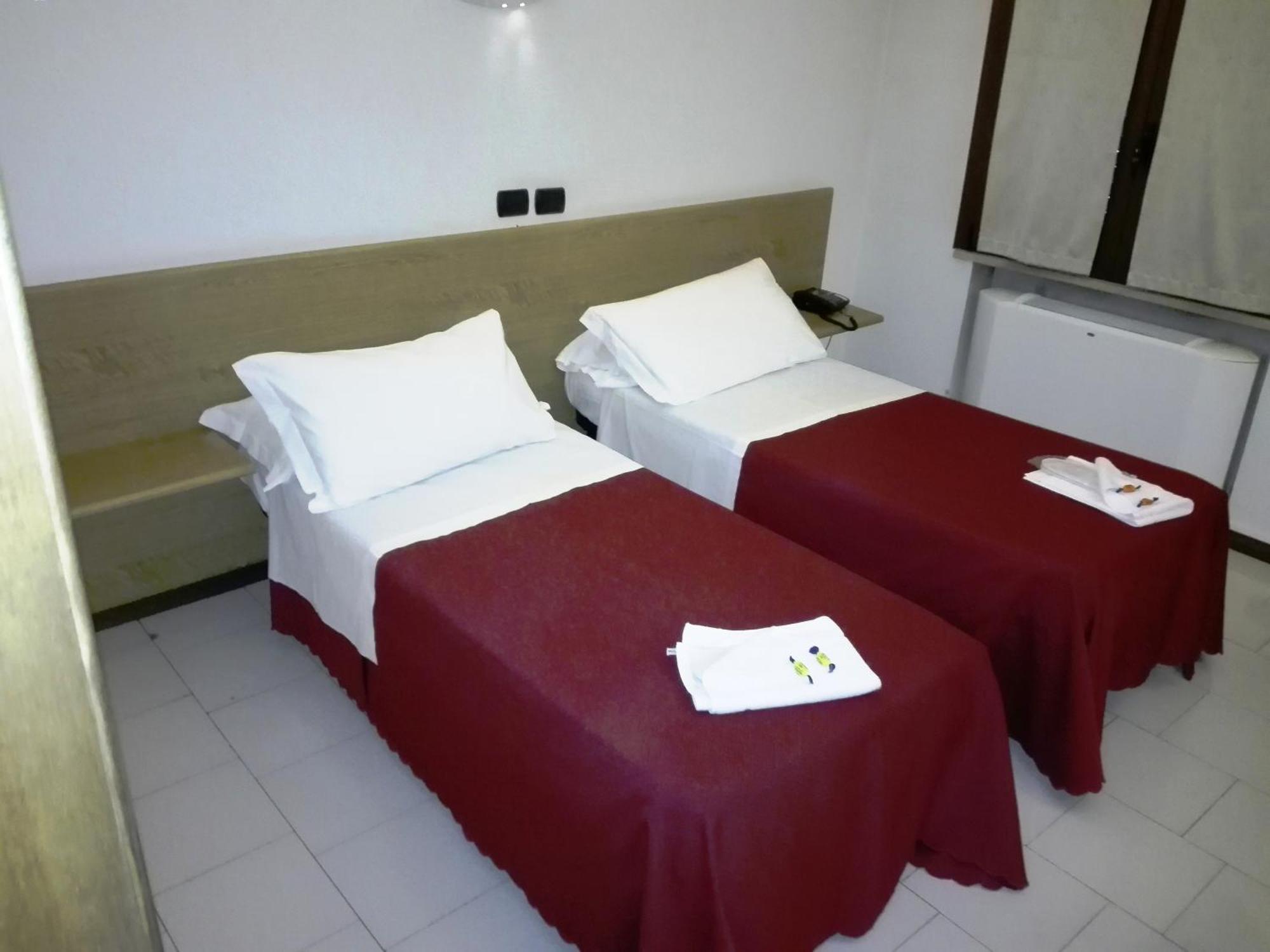 Motel Est Peschiera Borromeo Exterior foto