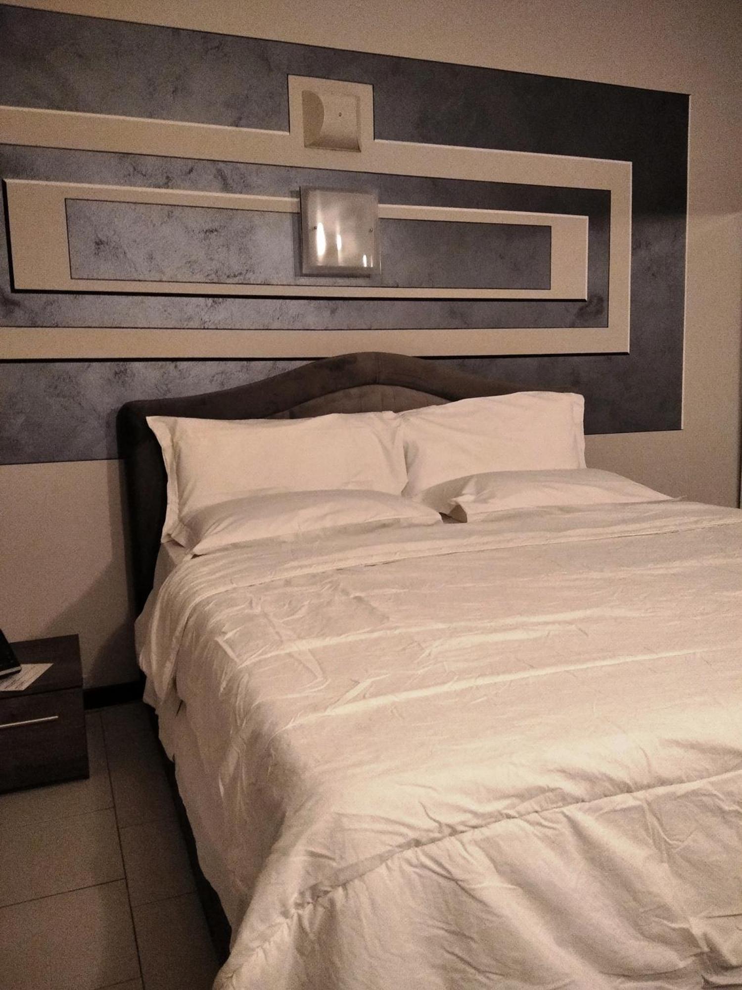 Motel Est Peschiera Borromeo Exterior foto