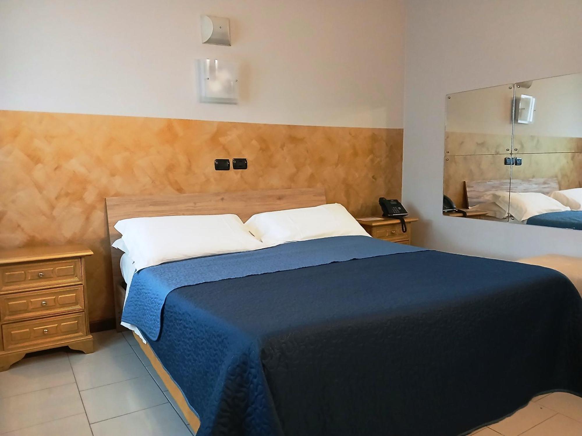 Motel Est Peschiera Borromeo Exterior foto
